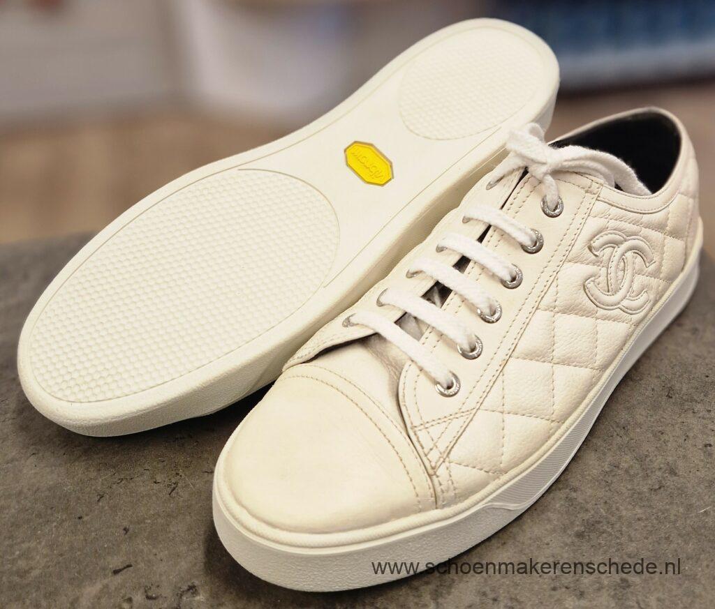 Chanel sneaker schoen met een nieuwe zool